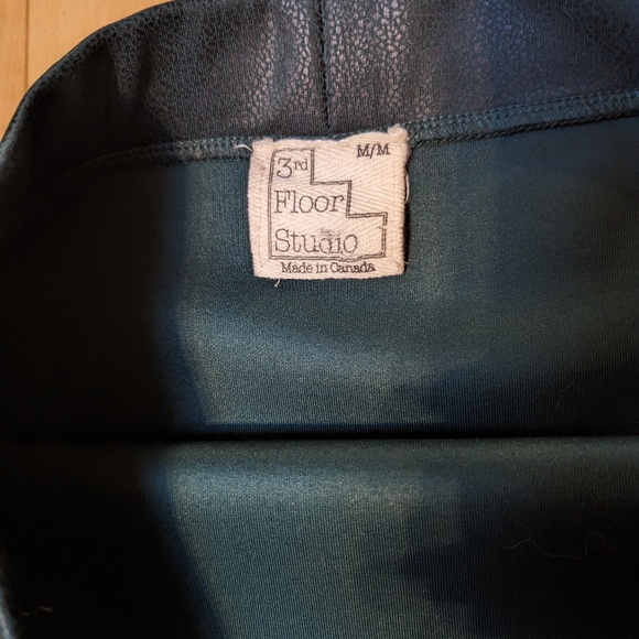 3rd Floor Studio pencil skirt - Picture 4 of 5
